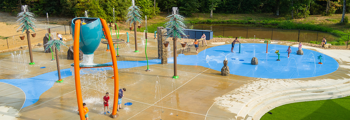 Wide angle photo of Heber Springs splash pad in Arkansas