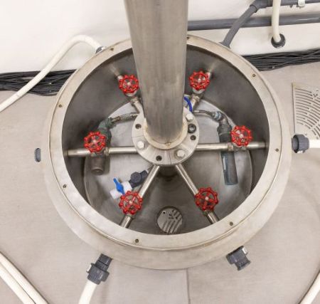 Internal valves of the HydroLogix recirculation system manifold for splash pads.